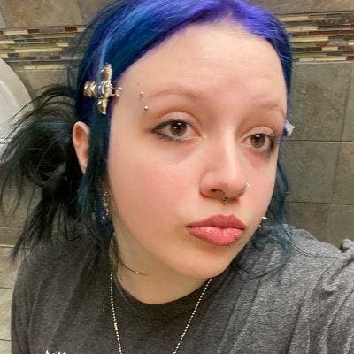 College Student Seeking NYC Room! Main Photo