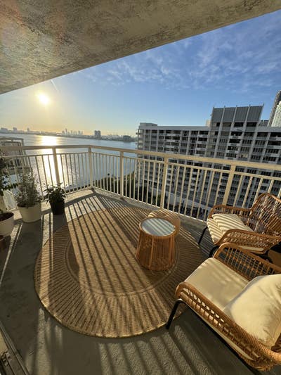 Edgewater Waterfront Apt | Master w/ Private Bath Main Photo