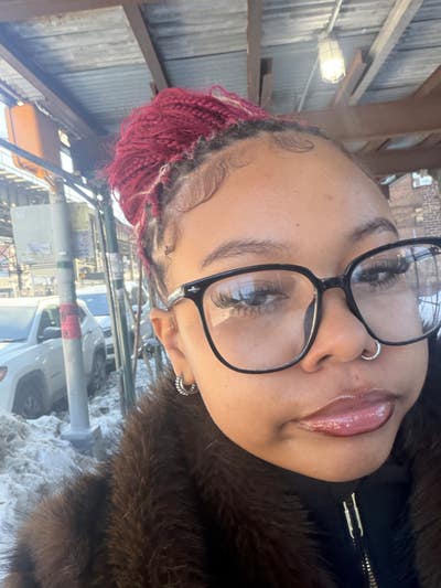 I am a female student aged 18. I am looking f... Main Photo