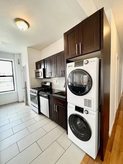 Large Furnished Bedroom with 2 Closets Main Photo