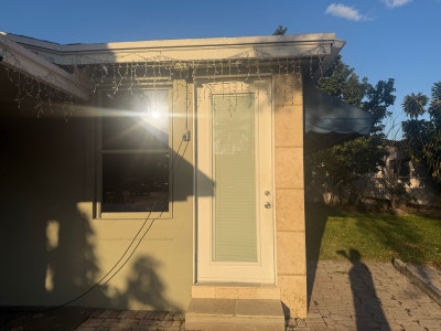 Large Central Hollywood Master Suite with Huge Bat Main Photo