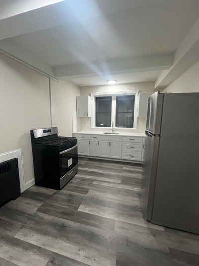 Beautiful One Bedroom Apartment Now Available In E Main Photo