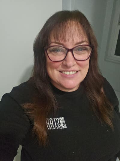 Quiet woman with older pets needs Burbank room Main Photo