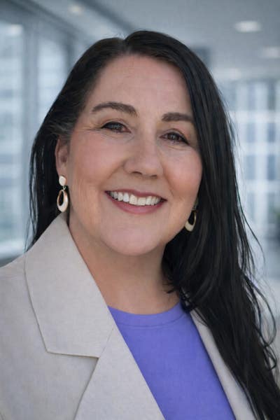 Female worker needs El Segundo room for future Main Photo