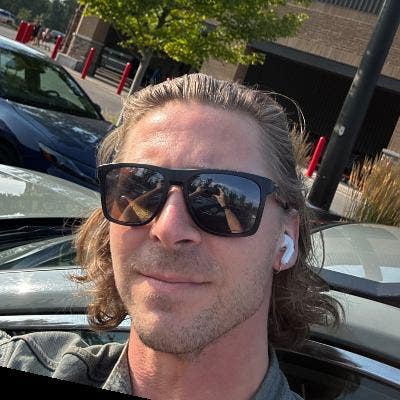 Professional Male seeks a small or large room Main Photo