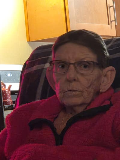 Woman looking for a room in Orange CA today Main Photo