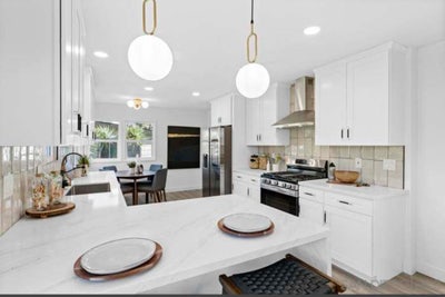 Centrally located spacious bedroom available! Main Photo