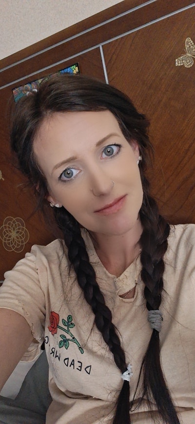 34 year old female looking for room in Anaheim Main Photo