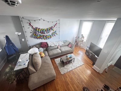 Sublet 1 bed room in 5 bed 2 bath house Main Photo