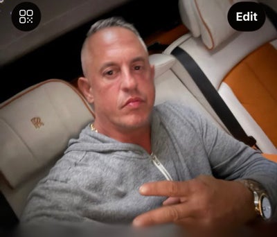 Man needs Woodland Hills room for immediate move Main Photo