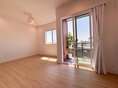 Spacious Private Room (#2G) with Ensuite Bath + B Main Photo