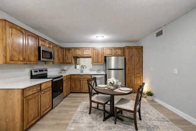 Superhost Spacious Home Remodeled with 5 Bathrooms Main Photo