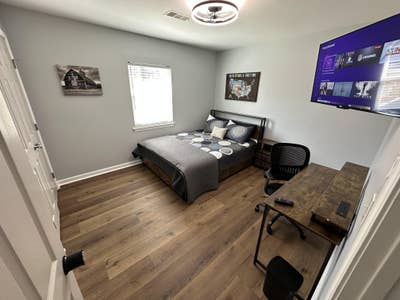 Spacious home, Upgraded Amenities, Extremely Clean Main Photo