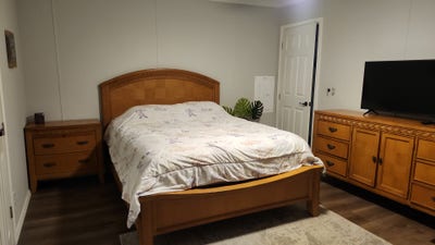 Master Bedroom w/Walk in closet Main Photo