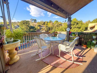 Gorgeous designer unit with unobstructed beautiful Main Photo