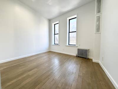 🏡 Fully Renovated LARGE 5BR / 2BA with W/D  Main Photo