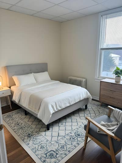 Room in 4BR Apartment—bus to NYC/JC 5min walk! Main Photo