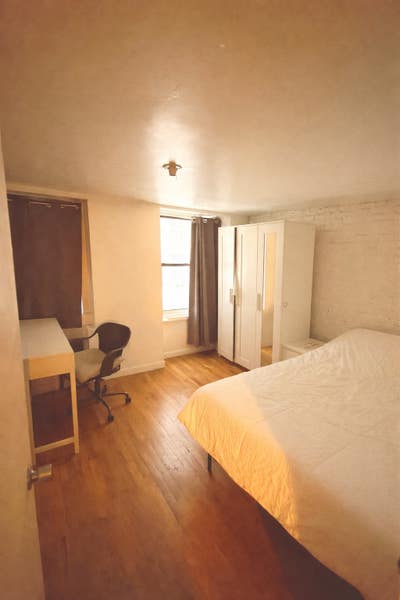 Large bedroom in FiDi Main Photo