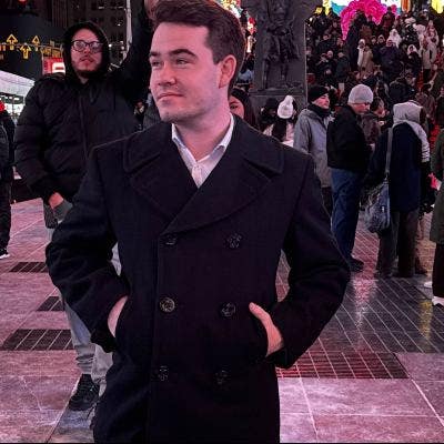 Looking for a roommate for my move to Cali!  Main Photo