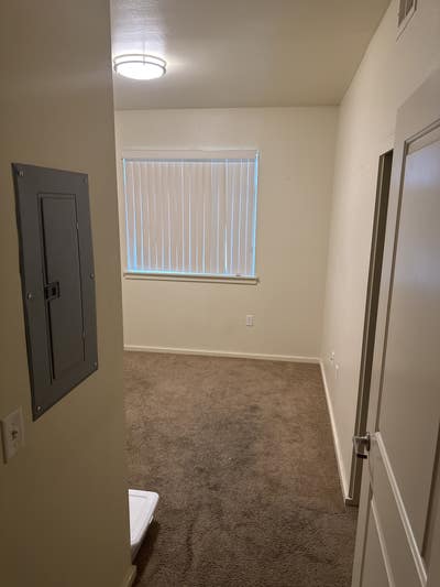 Room for Rent – Serious Inquiries Only Main Photo