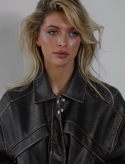 Female looking for West Hollywood room March 1 Main Photo