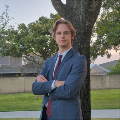 Professional Couple Seeking Private Room Main Photo