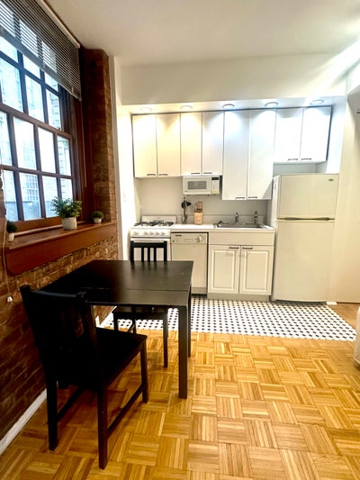 Beautiful Renovated One Bedroom on E 78th St Main Photo