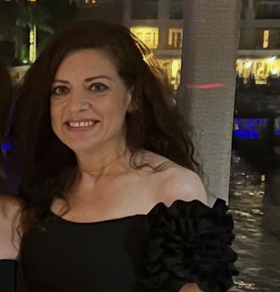 Woman needs Los Angeles room to move in now Main Photo