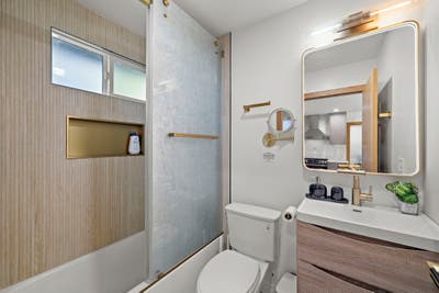 Warm, cozy space close to the beach with room t Main Photo