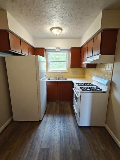 Charming 1 Bed Apartment in North Canton_Available Main Photo