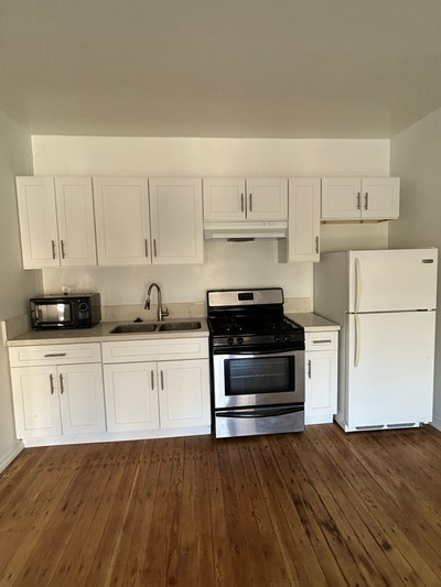 Upper 1bed open space great location in Hollywood  Main Photo