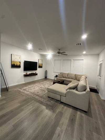 Cozy Spacious Room in Modern House Main Photo