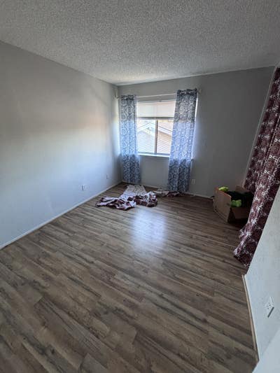 Looking for a Female Roomate :) Main Photo