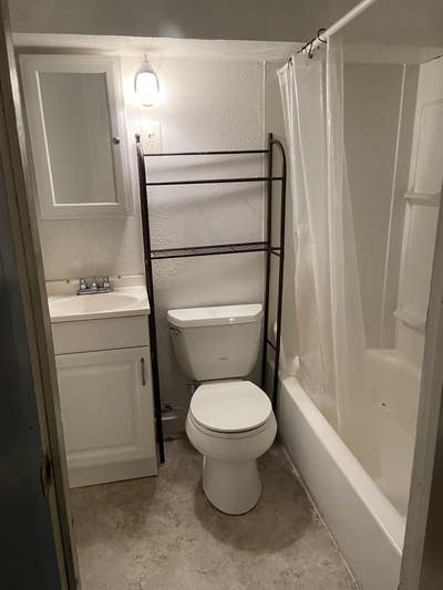 Large Daylight Basement Room Main Photo