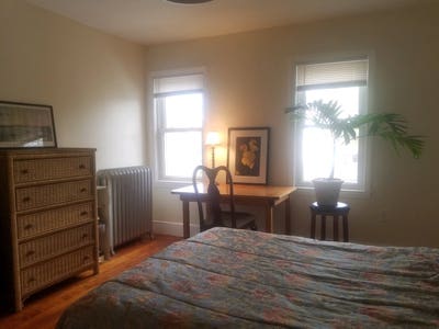 Mature female to share 2 bdrm  Main Photo