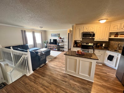 Spacious 4 bedroom Split-Level Home Main Photo