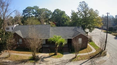 Private room available in 6 bedroom house near Par Main Photo