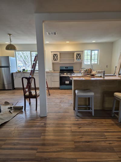 Fourrooms available on a farm rescue Main Photo