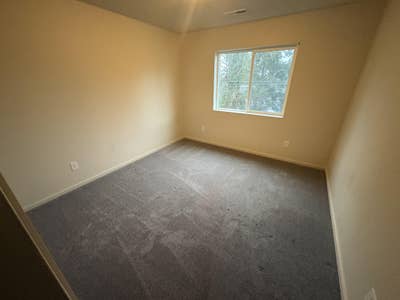 Room Available– Modern & Spacious in Vancouver Main Photo