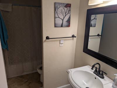 Nice clean good sized bedroom for rent ! Main Photo