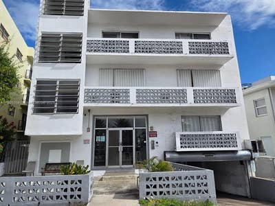 Studio - 1 Bedroom & 1 Bath - 2 Blocks from Beach Main Photo