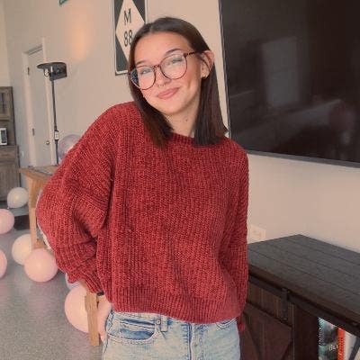 Looking to join female roomate(s) Main Photo