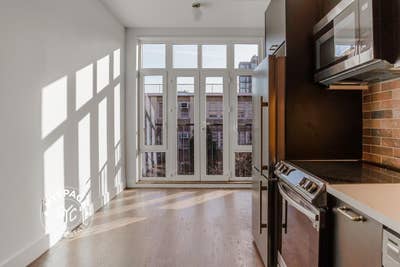 #247 Stunning Sun Drenched 3 Bed Duplex, 2 Bathroo Main Photo