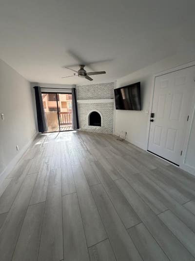 Updated 1 BR bathroom condo located in a gated Sco Main Photo