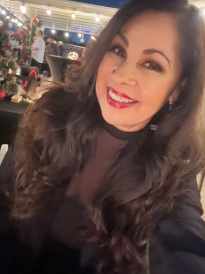 Responsible woman looking for room in Orange Main Photo