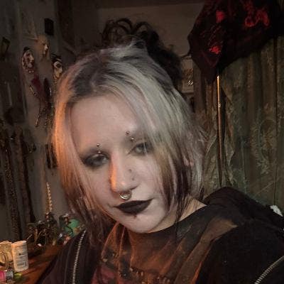 Looking for a room or two Main Photo