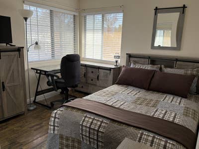 Desert Oasis with pool, waterfall, grill Main Photo