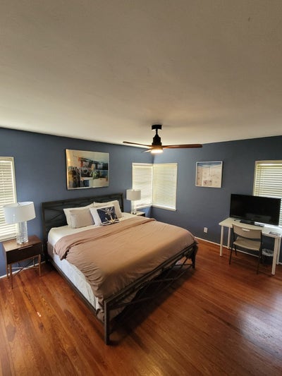 Furnished Room- Comfortable King Bed-Close to Down Main Photo