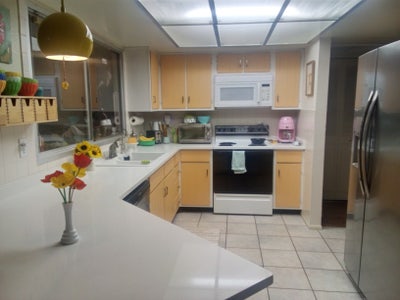 2 bdrms & pvt bath for one person (no couples) Main Photo