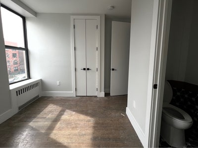 2 rooms in Bushwick area no fee! Laundry!  Main Photo